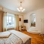 Kavon Apartment